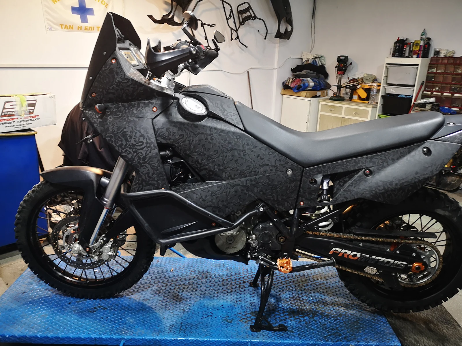 Μοτοσυκλέτα μετά την εφαρμογή wrapping